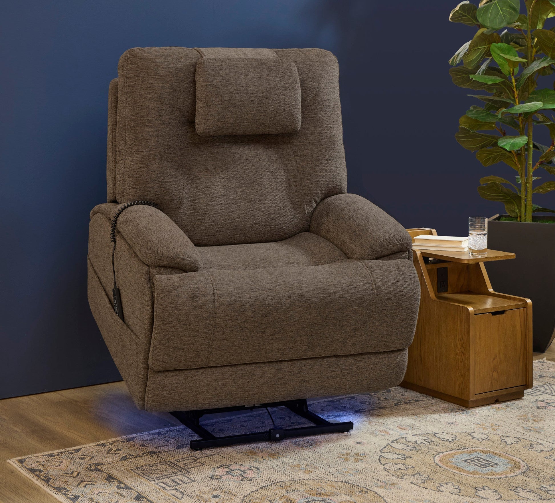 Flexsteel Zecliner Model 4+ Power Lift Recliner with Power Headrest & Lumbar, Heat & Massage - Toast
