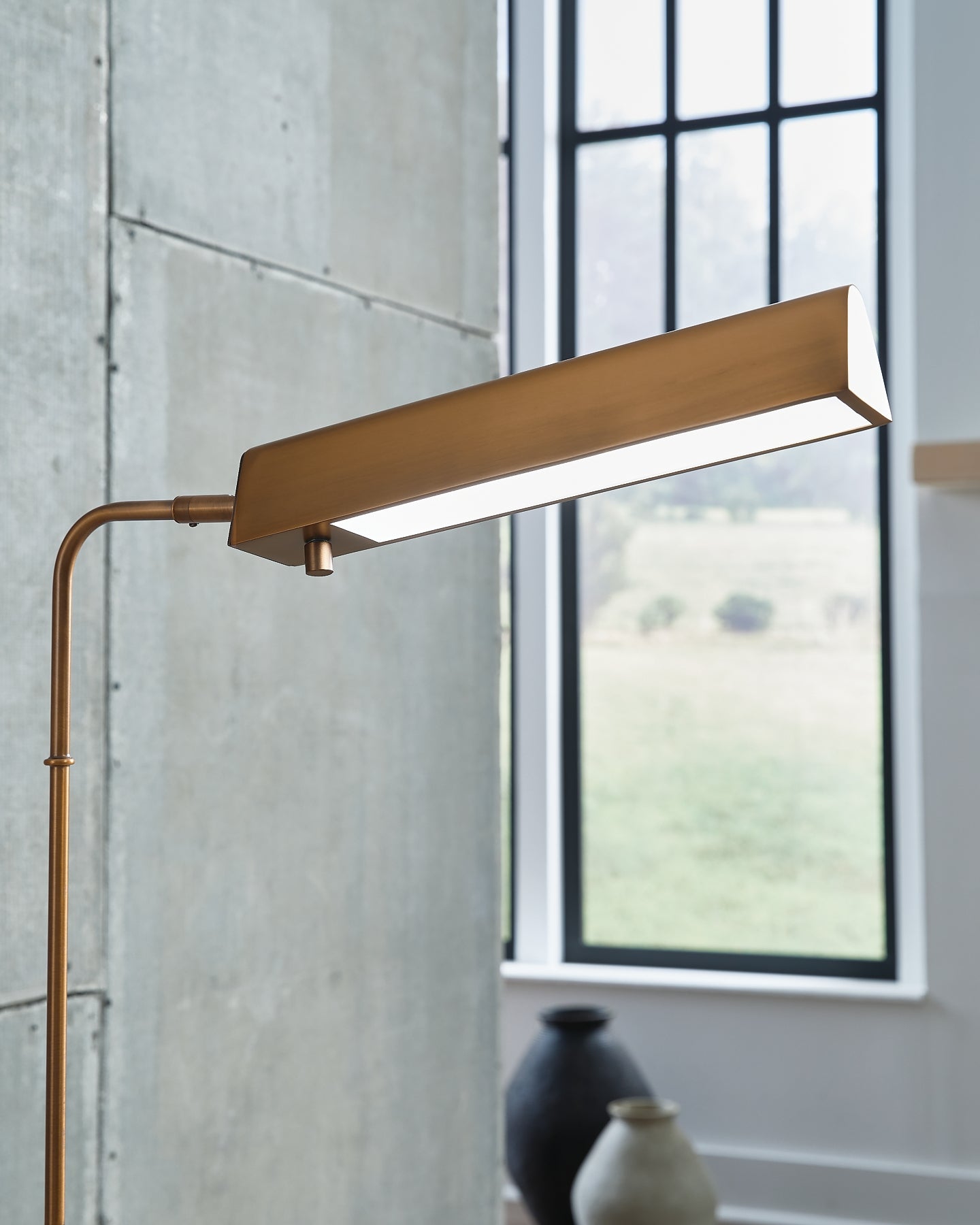 Yafe Metal Floor Lamp (1/CN)