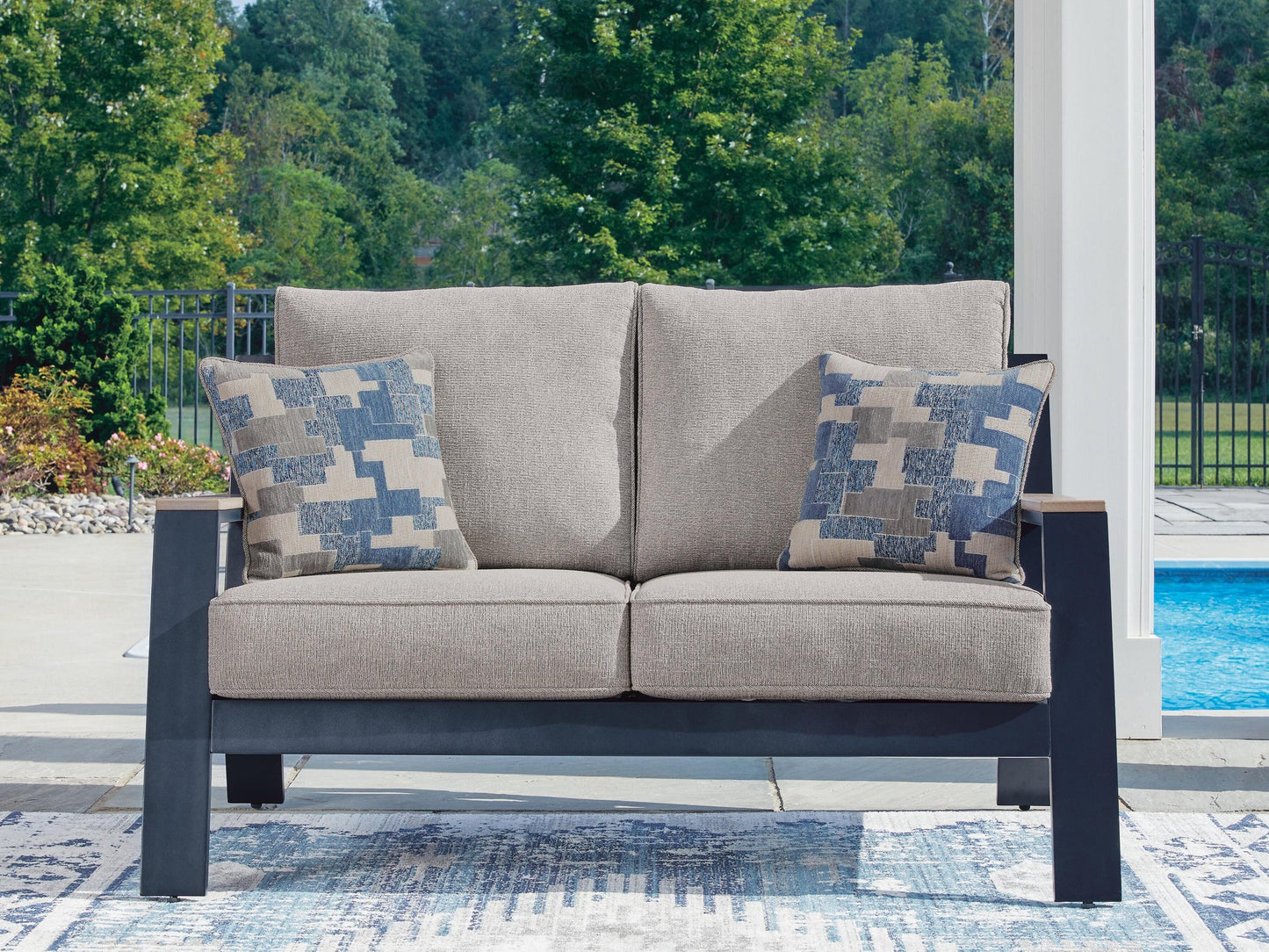 East Beach Loveseat w/Cushion